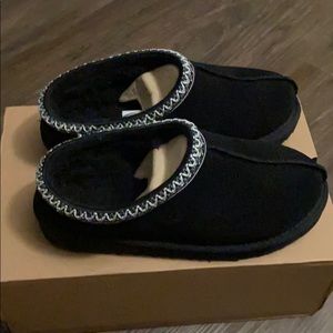 Black Ugg’s Tasman ll SIZE 3 (kids)